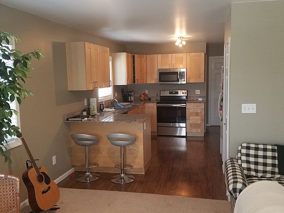 3rd image of 3731 Buckingham Ave