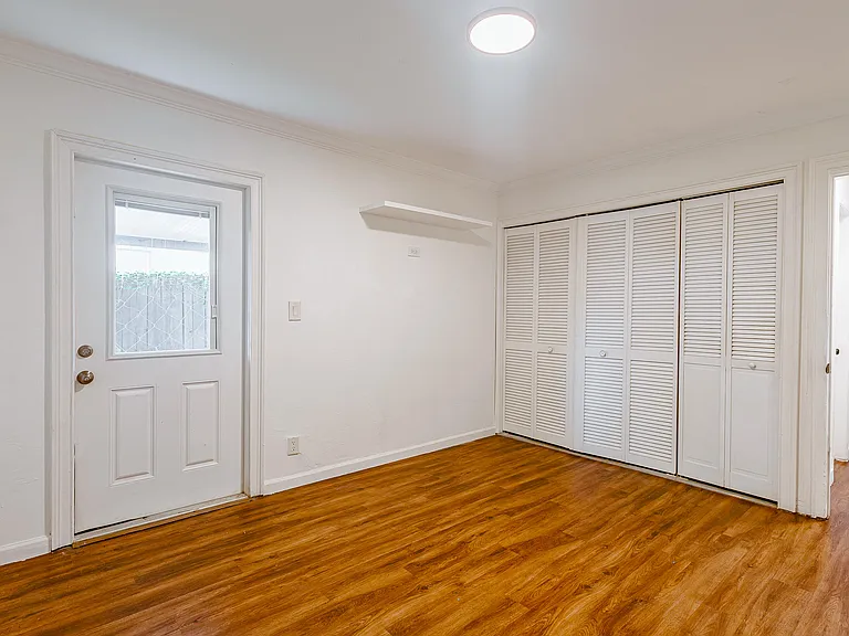 520 NE 58th St #B — Photo 23