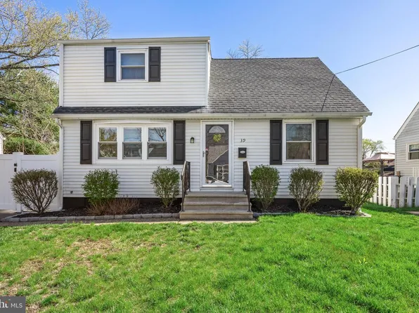 39 Longwood Dr, Hamilton, NJ 08620