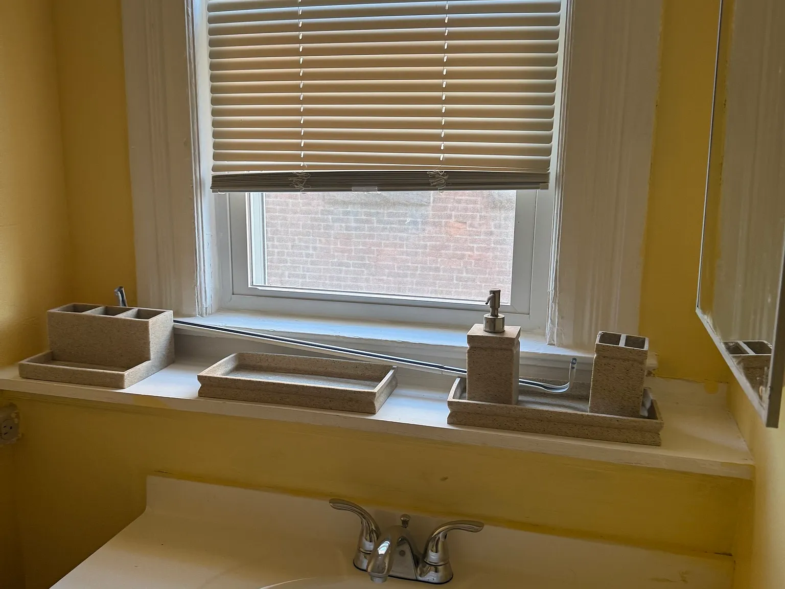 3 bed, 1.0 bath, 1284 sqft, $1,800 — Photo 4