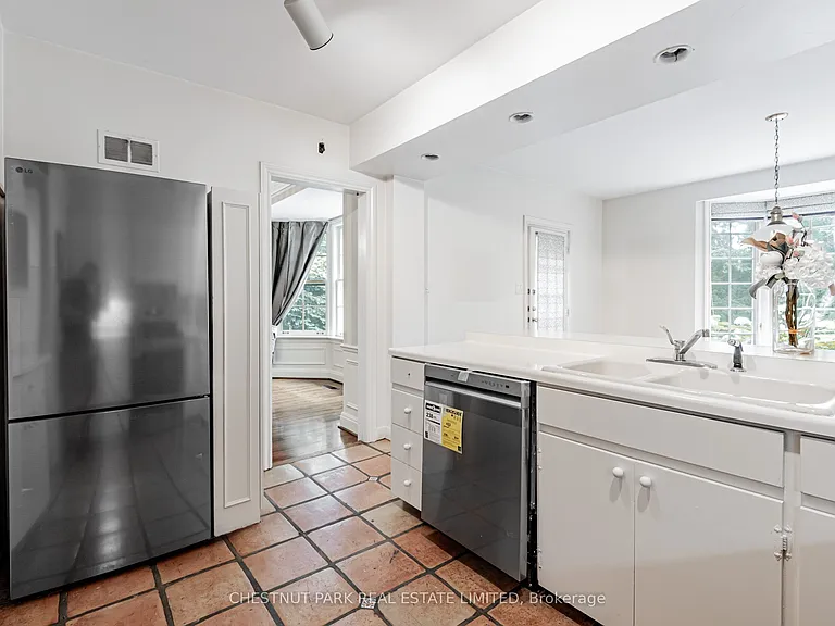 56 Rochester Ave — Photo 10