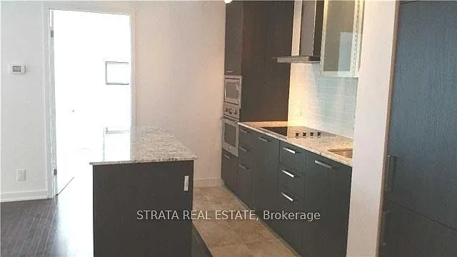 14 York St #902 — Photo 3