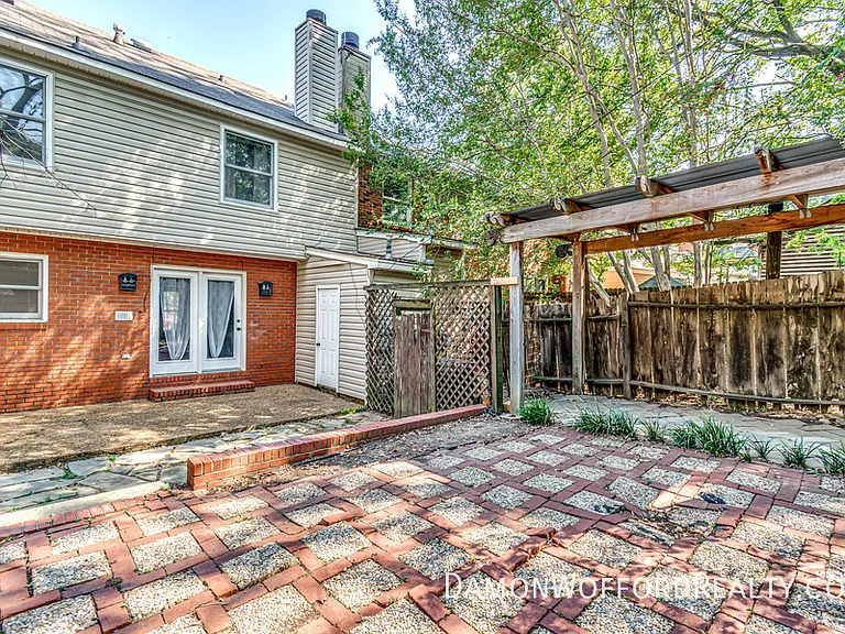 1435 Roxbury Ct — Photo 5