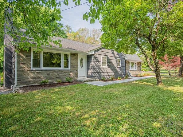 26 White Oaks Road, Hyde Park, NY 12538