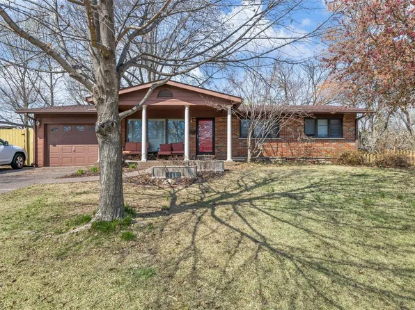 411 N Duchesne Dr, Saint Charles, MO 63301