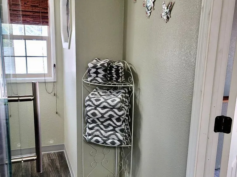 4616 Peck Dr — Photo 16