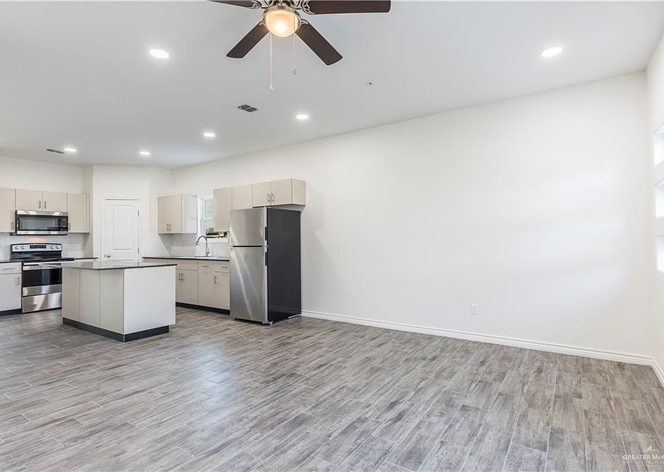 2nd image of 815 N 15th Pl #50