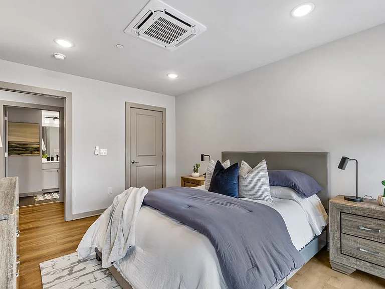 1018 Germantown Ave — Photo 16