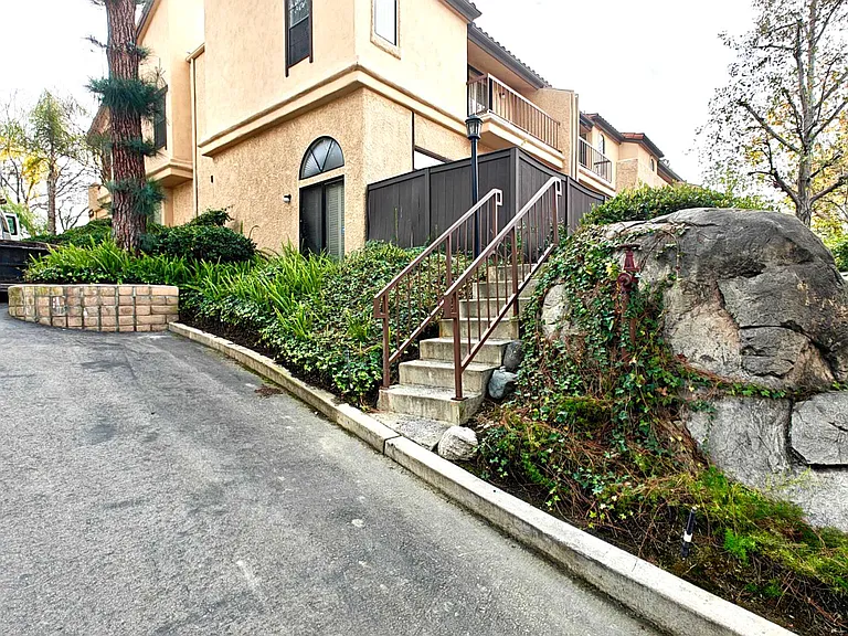 1834 S Marengo Ave #31 — Photo 9