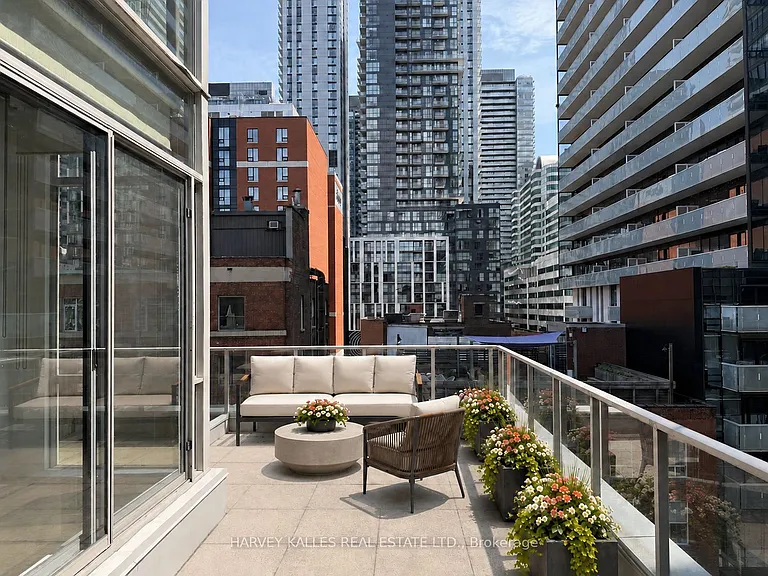 36 Charlotte St #704 — Photo 1