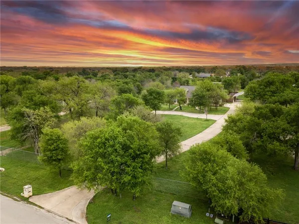 125 Heritage Oaks Dr, Cedar Creek, TX 78612