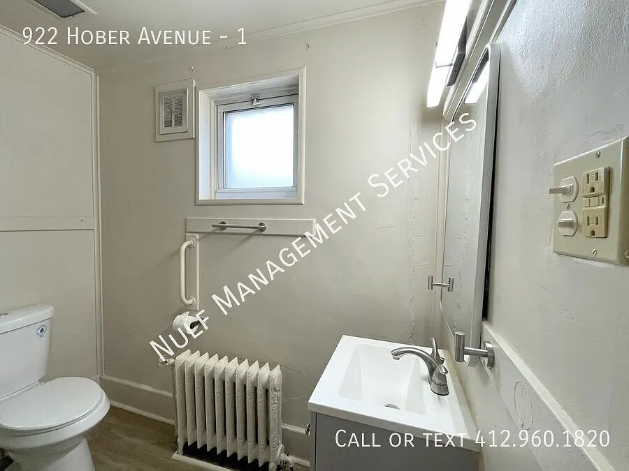Building Photo - 922 Hober Ave #1