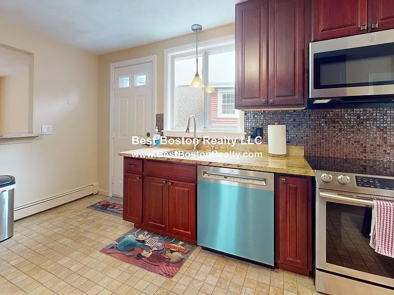 144 E Border Rd — Photo 2