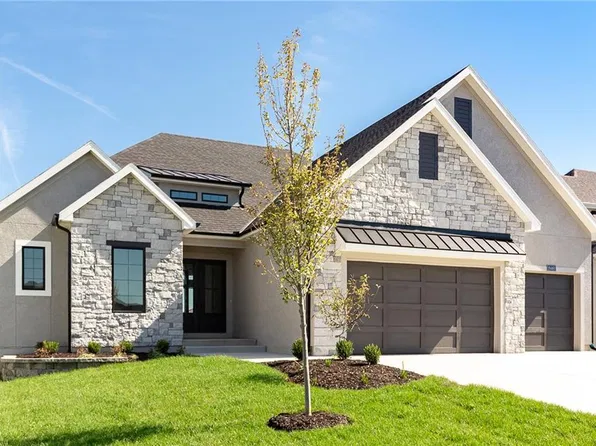 18461 Pawnee Ln, Overland Park, KS 66085