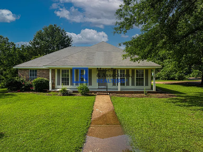 114 Fox Meadow Dr — Photo 1