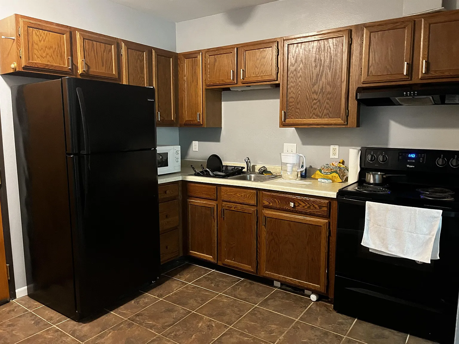 201 E 3rd St - Maple Manor Apts - 3 — Photo 3