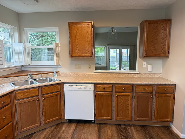 3122 Village Park North Dr — Photo 5