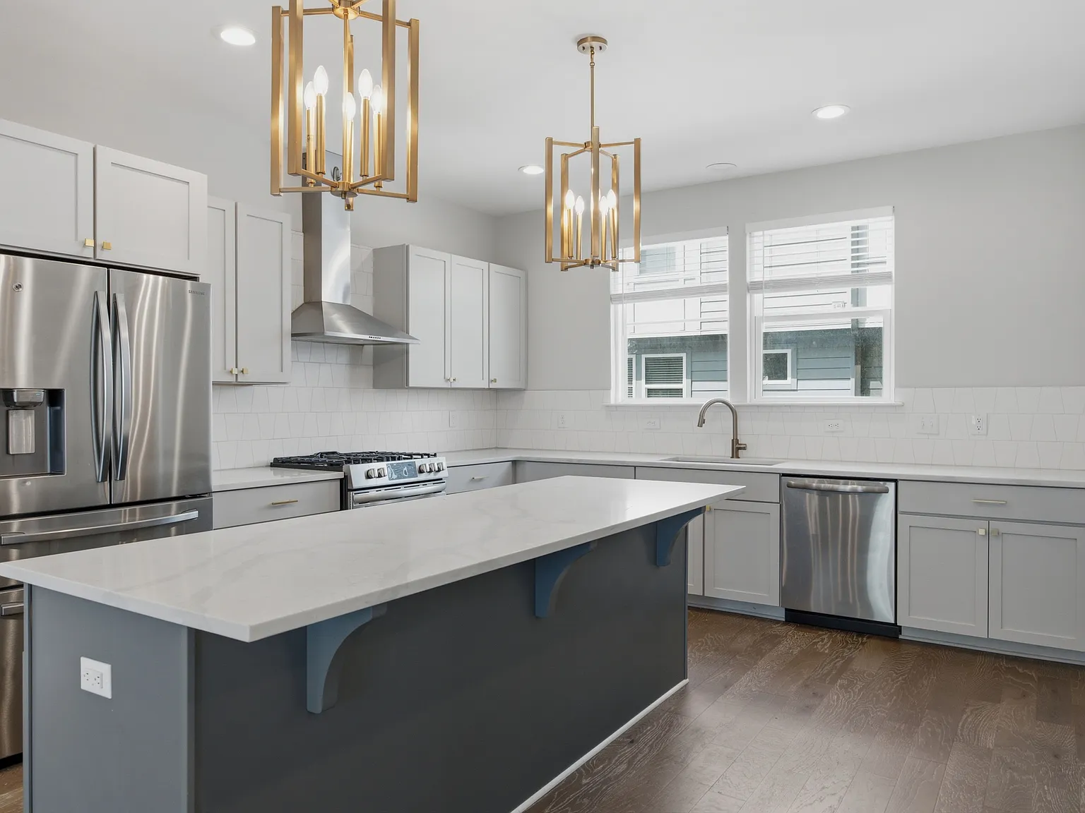 3 bed, 3.5 bath, 1922 sqft, $3,095 — Photo 3