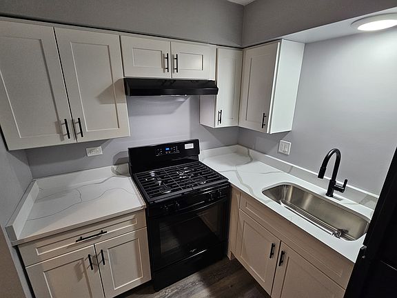 4th image of 1212 N 33rd Ave #051f0742a