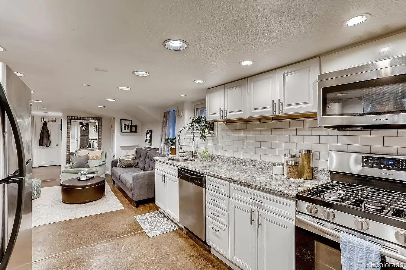 356 N Pearl St — Photo 4