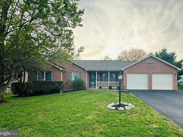 228 Montclair Ct, Hagerstown, MD 21742
