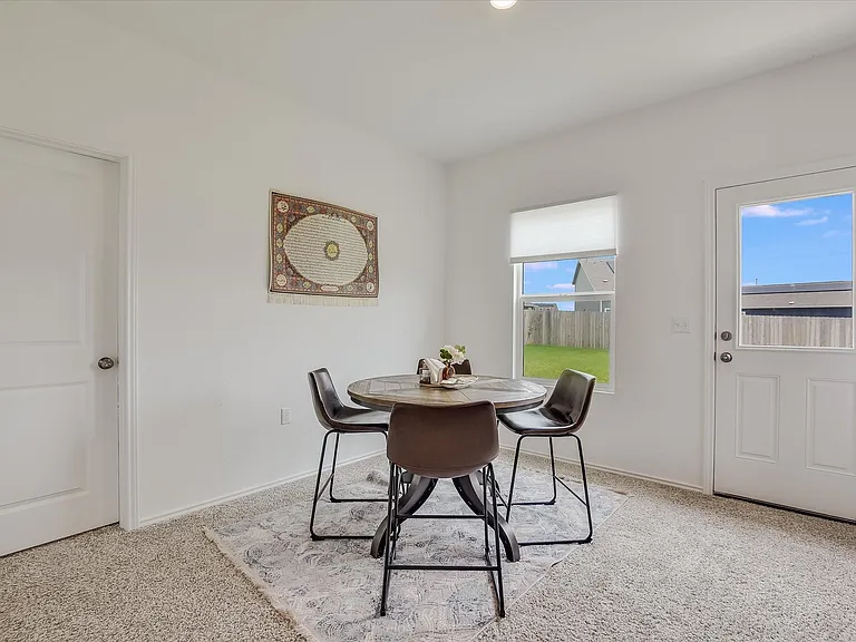 2712 Louris Ln — Photo 8