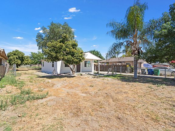 3rd image of 460 S Shasta Avenue