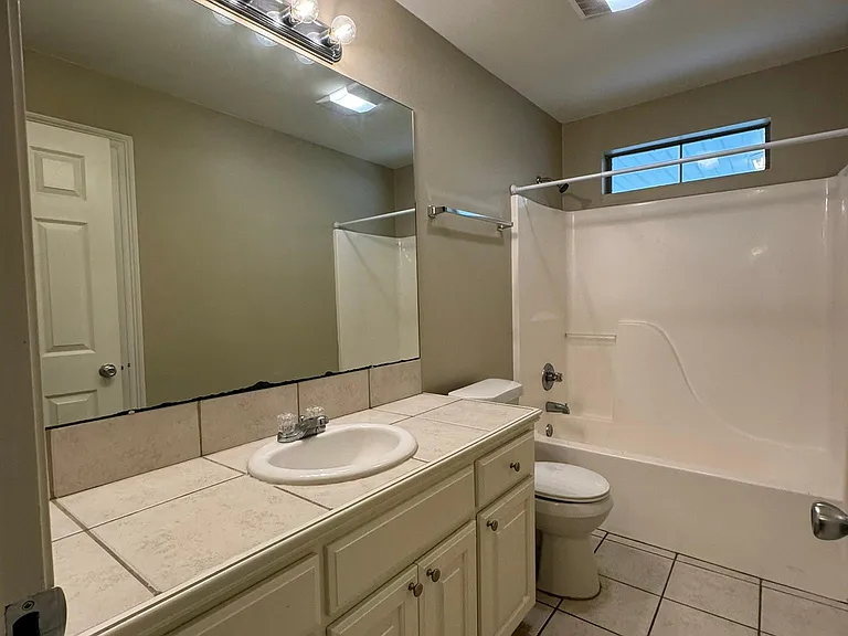 4160 Nelson St — Photo 9
