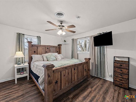 4th image of 2417 Robin Rd