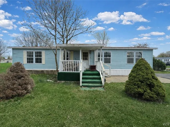 455 Chestnut Dr, Lockport, NY 14094