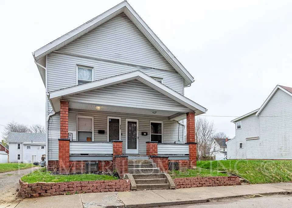 604 Lawn Ave NW