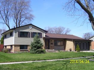 908 Spruance Pl, Des Plaines, IL