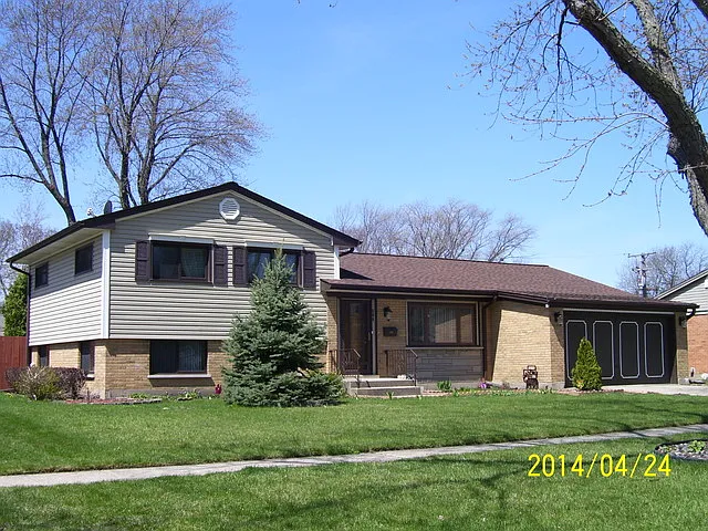 908 Spruance Pl photo 1