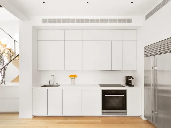 366 Broadway image 7 of 13