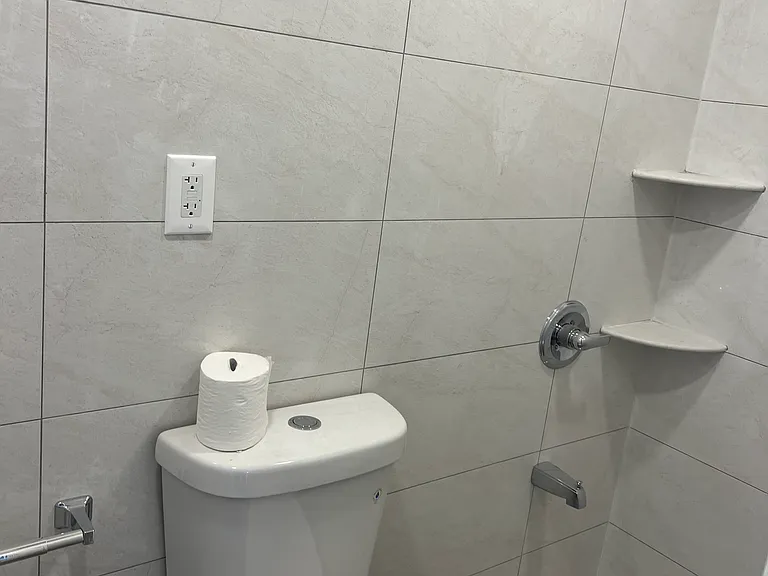 22 Amber St #1 — Photo 5