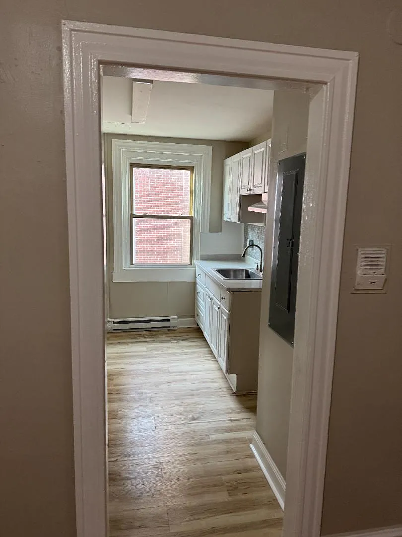 220 N 6th Street - Apt #4 — Photo 2