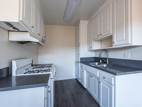 3rd image of 17931 Devonshire St #17