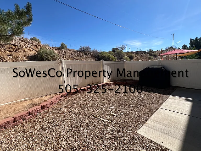 1936 Hollyhock Cir — Photo 19