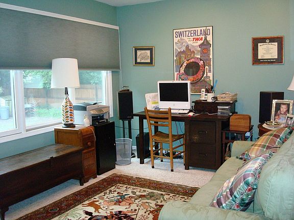 Master Bedrrom w/recessed lighting, walk-in closet & access to full bath.