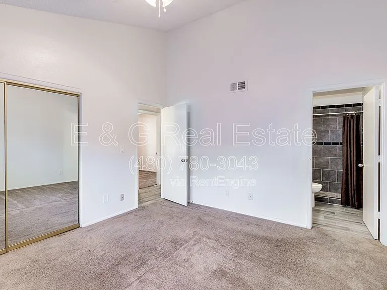 2149 E 10th St #3 — Photo 10