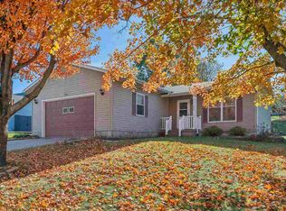 203 Tracy Ln, Williamsburg, IA 52361