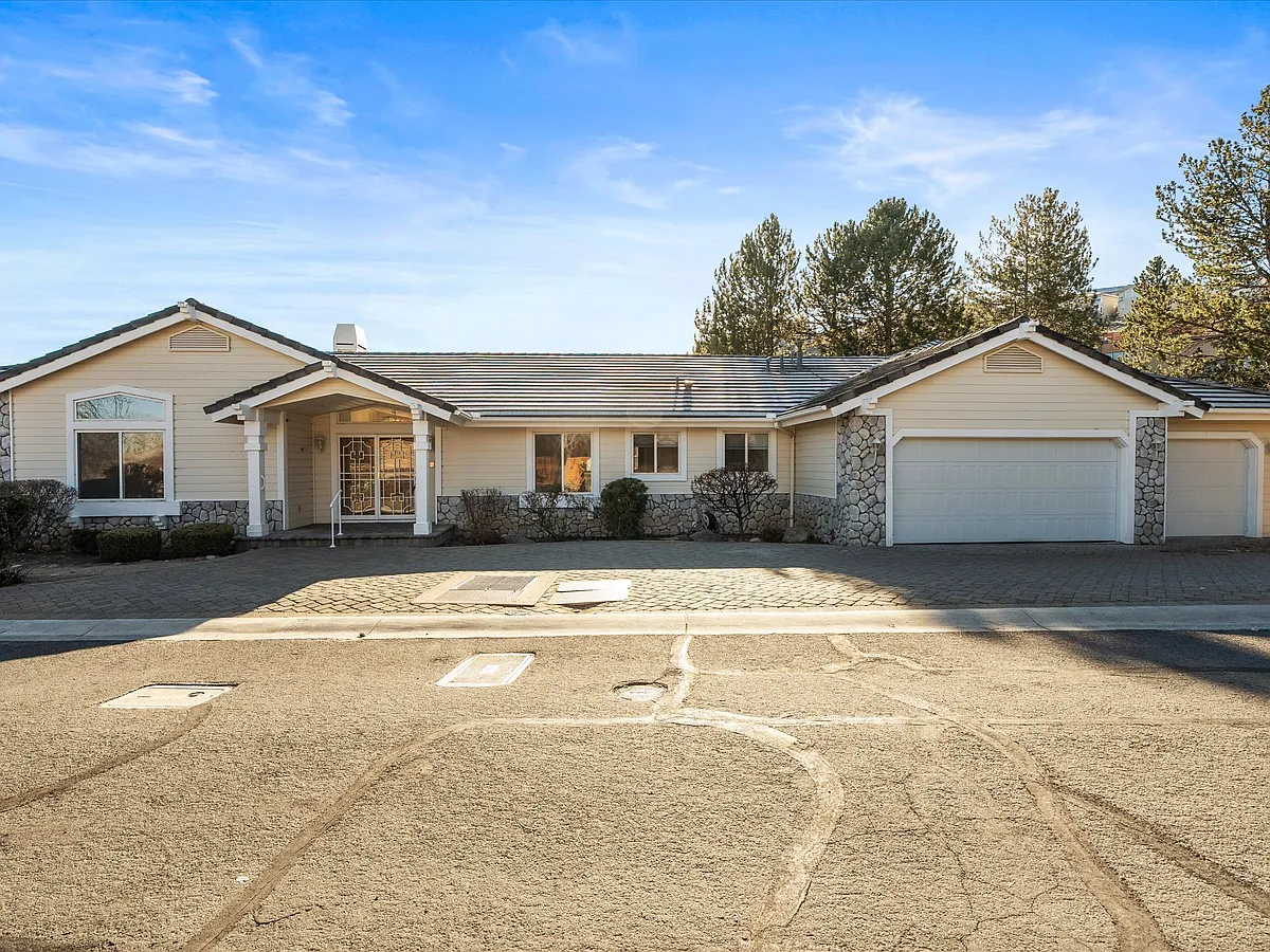 Building Photo - 2820 Lake Ridge Shrs E