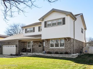 738 S Stuart Ct, Elmhurst, IL 60126