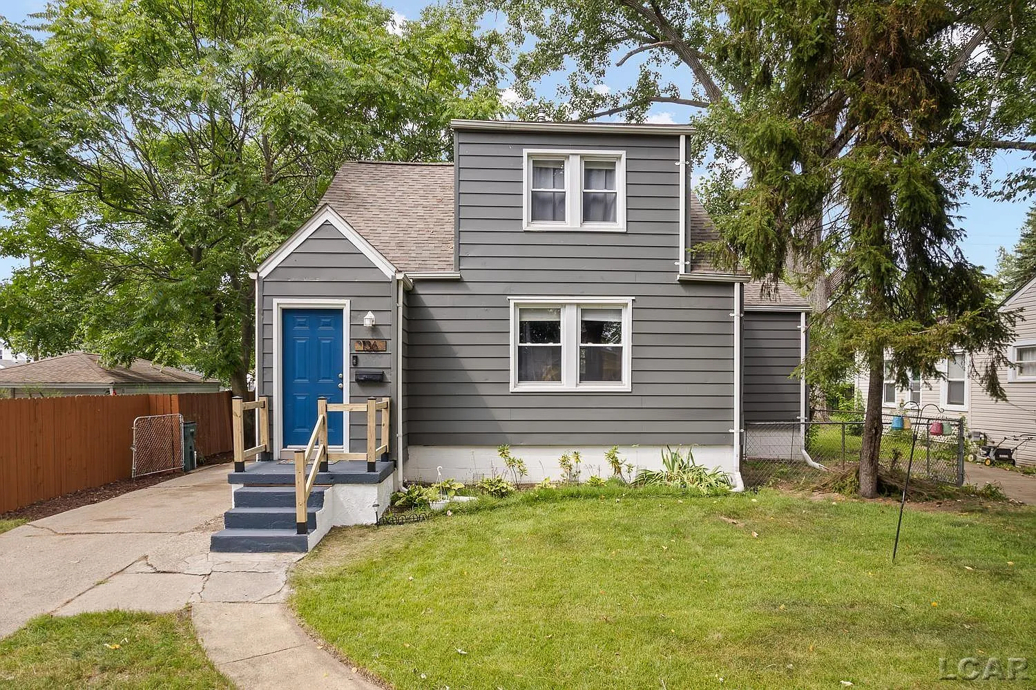 136 W Elza Ave photo 1