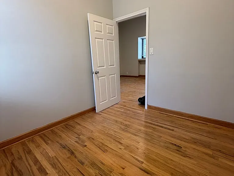900 N Western Ave — Photo 6