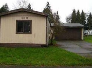 915 E 13th St, Newberg, OR 97132