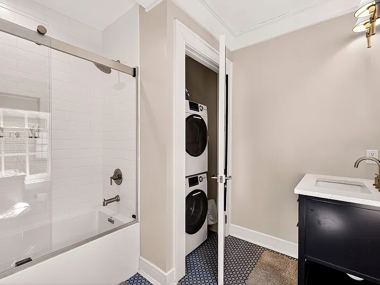 109 E Gordon Ln — Photo 21