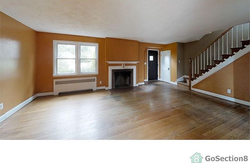 2nd image of 203 Leslie Ave