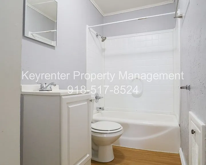 E 4th Street Duplex — Photo 7