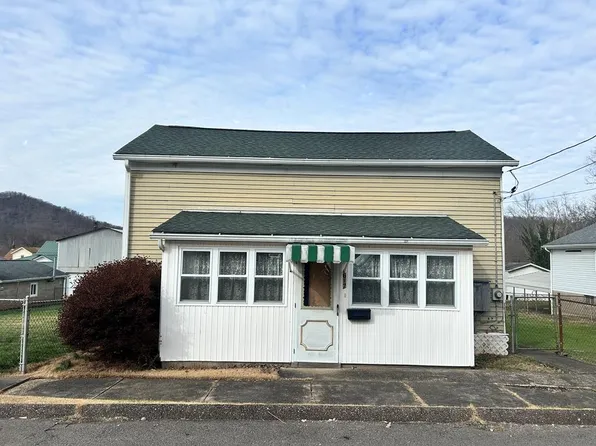 617 N 7th Avenue, Paden City, WV 26159